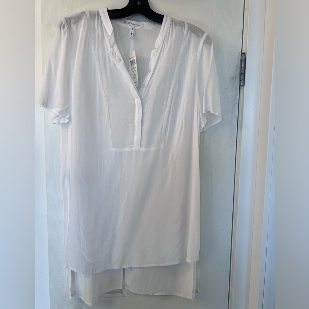 BCBG light flowy blouse NWT